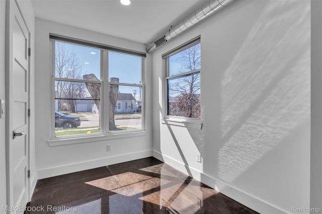 51 E Shevlin Avenue, Hazel Park, MI 48030