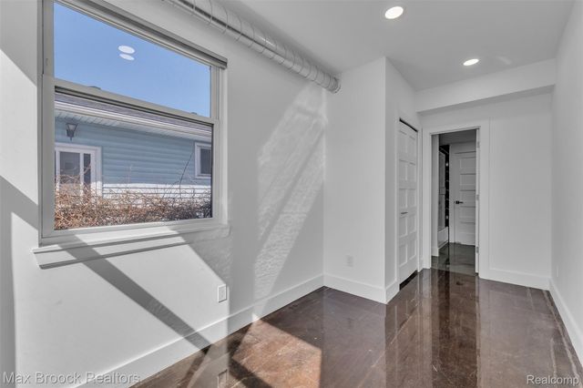 51 E Shevlin Avenue, Hazel Park, MI 48030