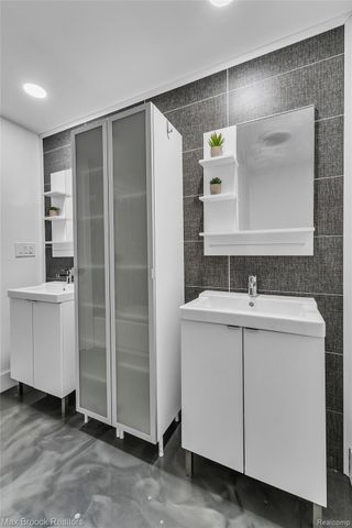 51 E Shevlin Avenue, Hazel Park, MI 48030