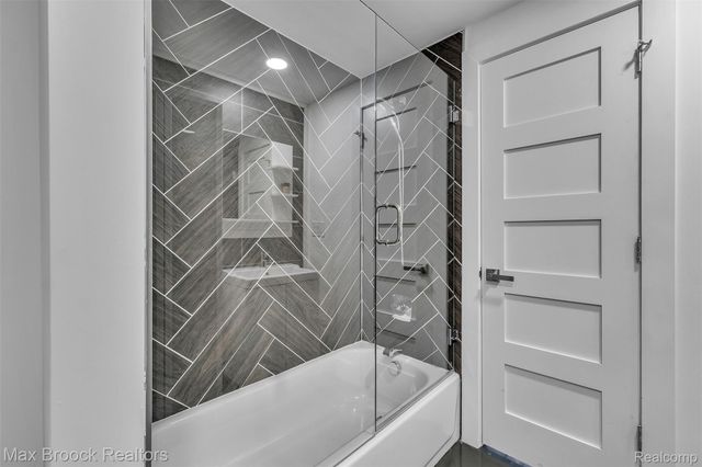 51 E Shevlin Avenue, Hazel Park, MI 48030