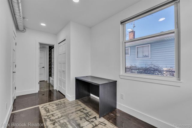 51 E Shevlin Avenue, Hazel Park, MI 48030