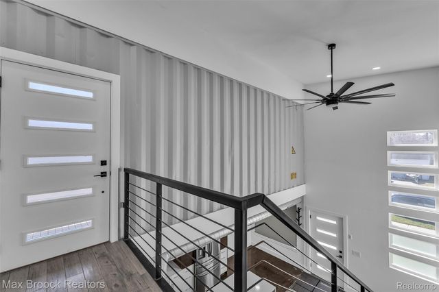 51 E Shevlin Avenue, Hazel Park, MI 48030