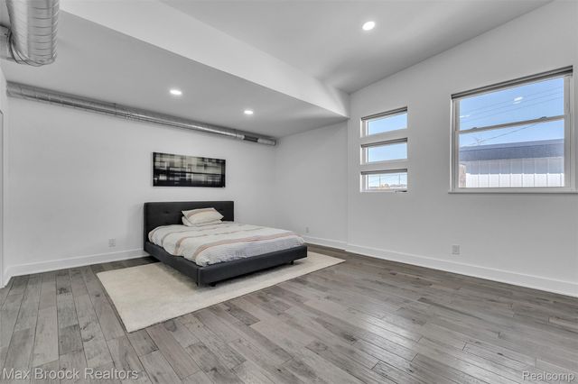 51 E Shevlin Avenue, Hazel Park, MI 48030