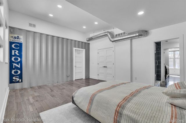 51 E Shevlin Avenue, Hazel Park, MI 48030