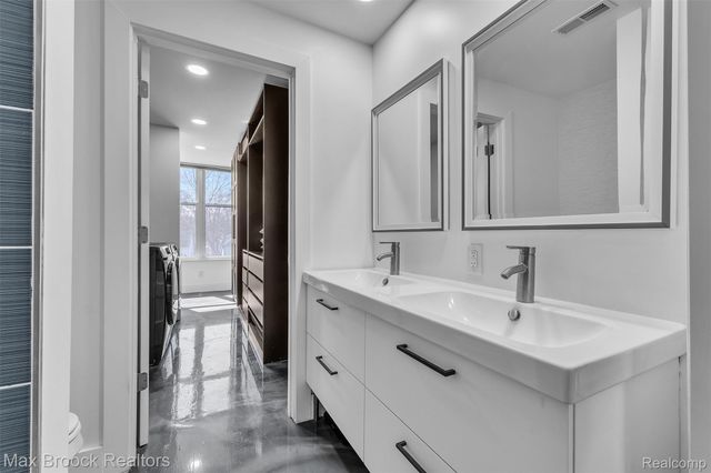 51 E Shevlin Avenue, Hazel Park, MI 48030