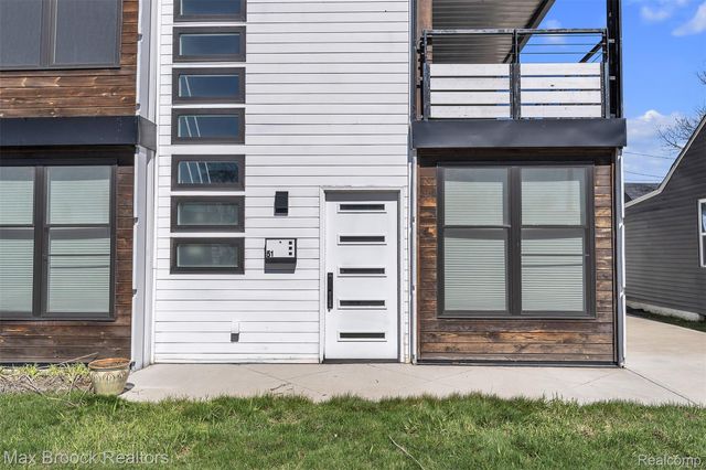 51 E Shevlin Avenue, Hazel Park, MI 48030