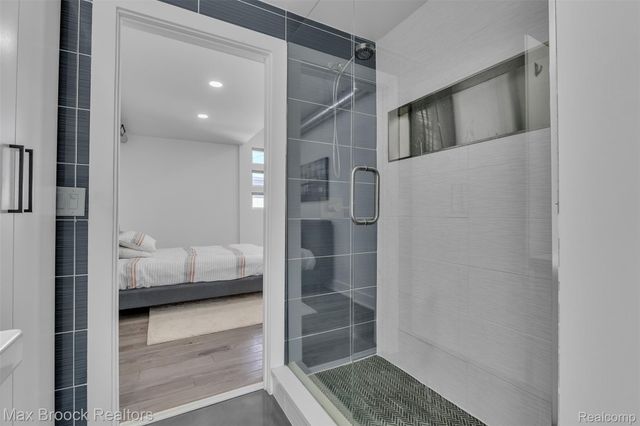 51 E Shevlin Avenue, Hazel Park, MI 48030