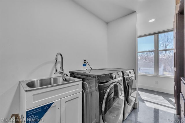 51 E Shevlin Avenue, Hazel Park, MI 48030