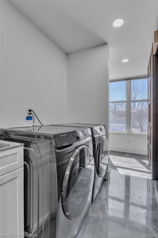 51 E Shevlin Avenue, Hazel Park, MI 48030