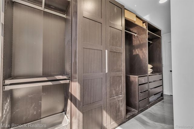 51 E Shevlin Avenue, Hazel Park, MI 48030