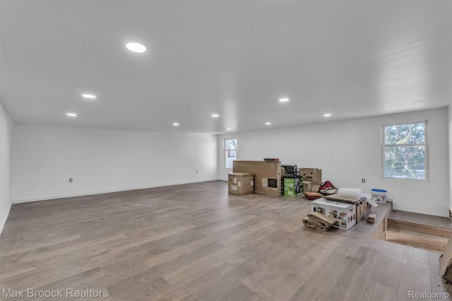 51 E Shevlin Avenue, Hazel Park, MI 48030