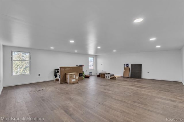 51 E Shevlin Avenue, Hazel Park, MI 48030