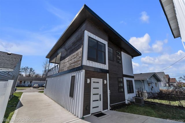 51 E Shevlin Avenue, Hazel Park, MI 48030