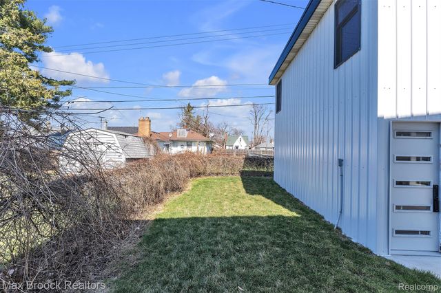51 E Shevlin Avenue, Hazel Park, MI 48030