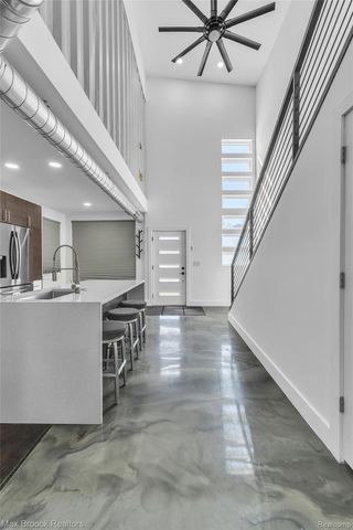 51 E Shevlin Avenue, Hazel Park, MI 48030