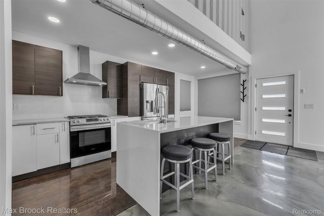 51 E Shevlin Avenue, Hazel Park, MI 48030