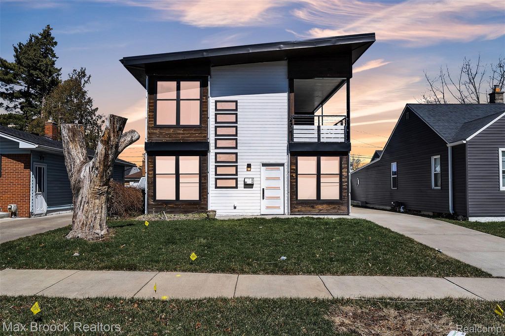 51 E Shevlin Avenue, Hazel Park, MI 48030