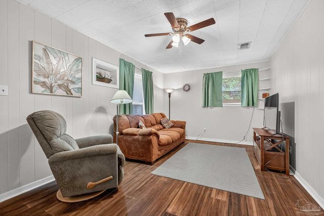 6100 Fairview Dr, Pensacola, FL 32505