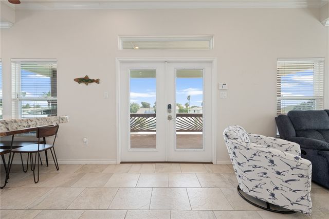 138 Palm Dr, Rockport, TX 78382