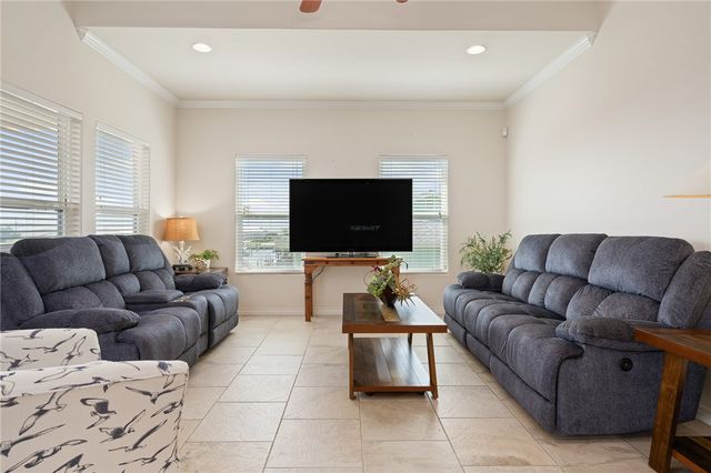 138 Palm Dr, Rockport, TX 78382
