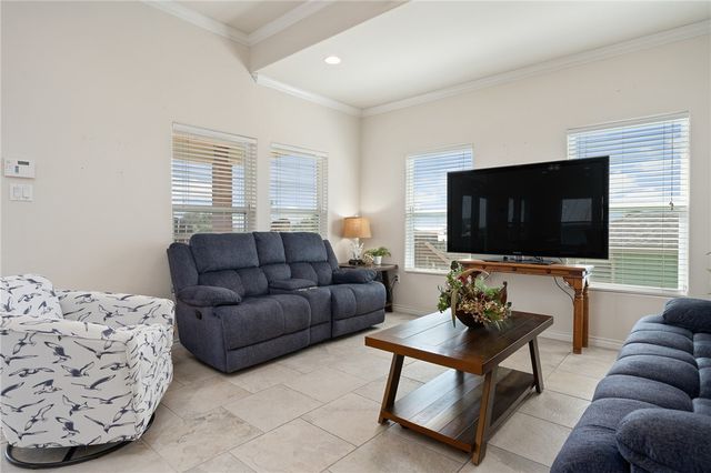 138 Palm Dr, Rockport, TX 78382
