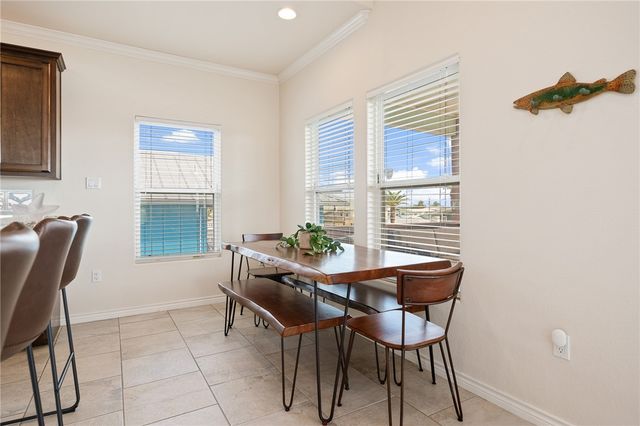 138 Palm Dr, Rockport, TX 78382