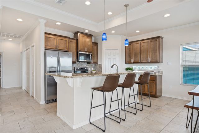 138 Palm Dr, Rockport, TX 78382