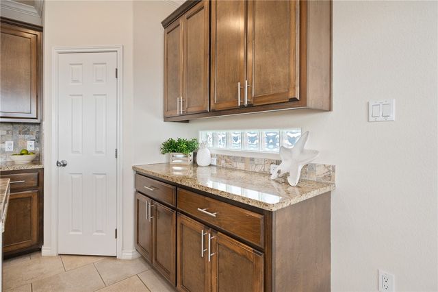 138 Palm Dr, Rockport, TX 78382