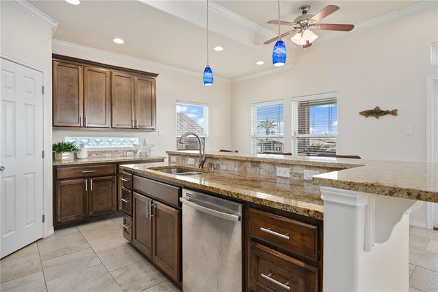 138 Palm Dr, Rockport, TX 78382