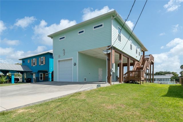 138 Palm Dr, Rockport, TX 78382