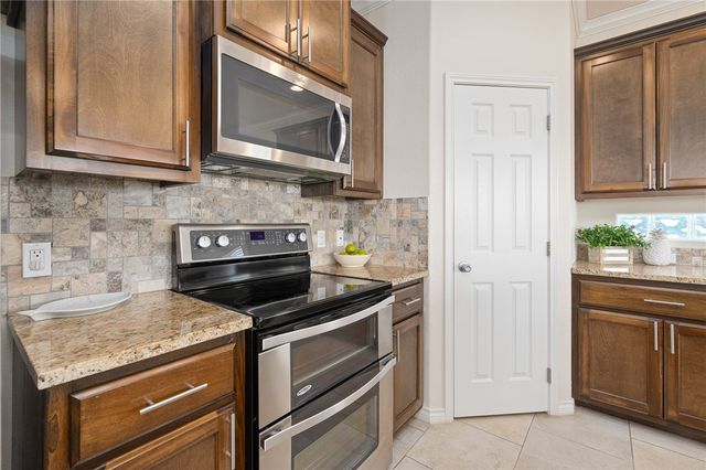 138 Palm Dr, Rockport, TX 78382