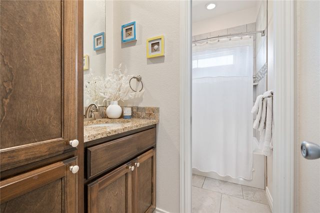 138 Palm Dr, Rockport, TX 78382