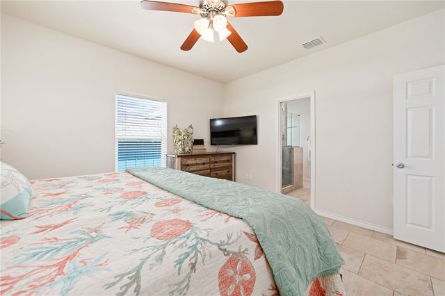 138 Palm Dr, Rockport, TX 78382