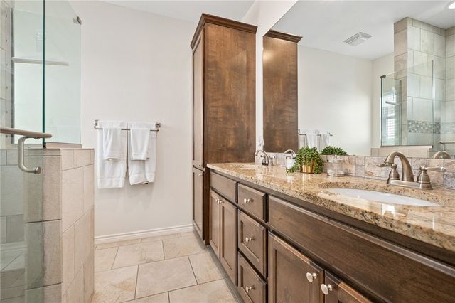 138 Palm Dr, Rockport, TX 78382