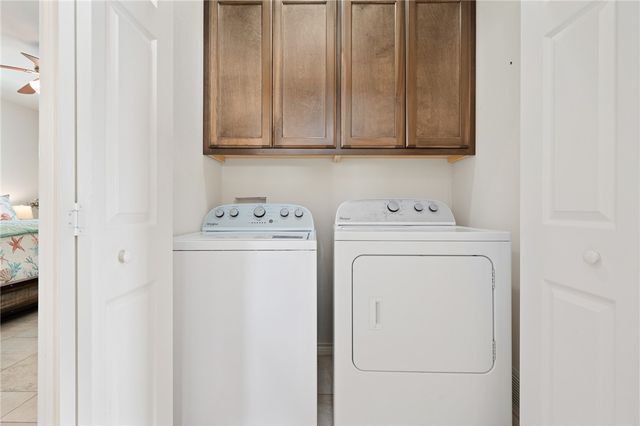 138 Palm Dr, Rockport, TX 78382