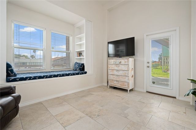 138 Palm Dr, Rockport, TX 78382