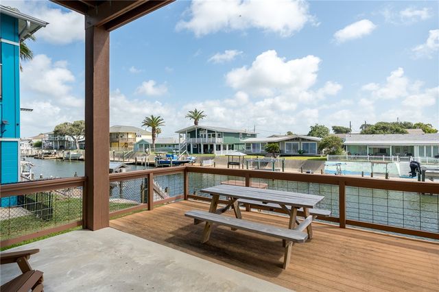 138 Palm Dr, Rockport, TX 78382