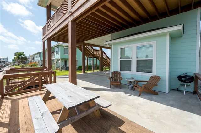 138 Palm Dr, Rockport, TX 78382