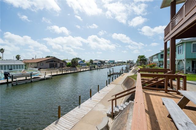 138 Palm Dr, Rockport, TX 78382