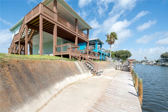 138 Palm Dr, Rockport, TX 78382
