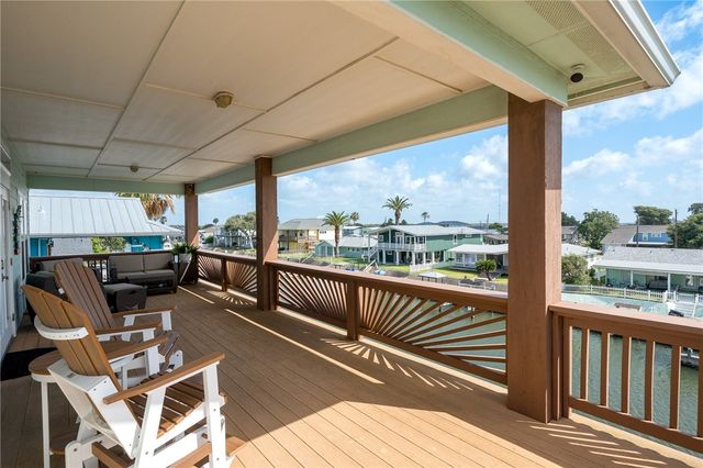138 Palm Dr, Rockport, TX 78382