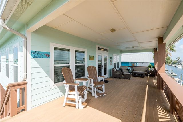 138 Palm Dr, Rockport, TX 78382