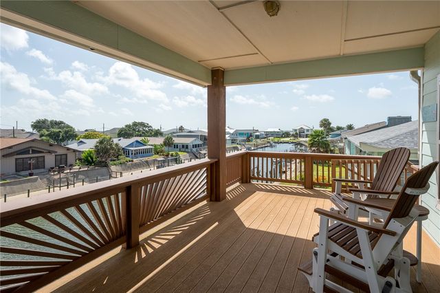138 Palm Dr, Rockport, TX 78382