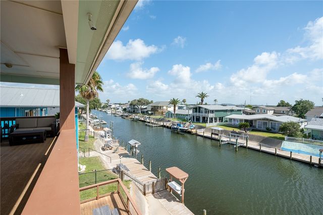 138 Palm Dr, Rockport, TX 78382