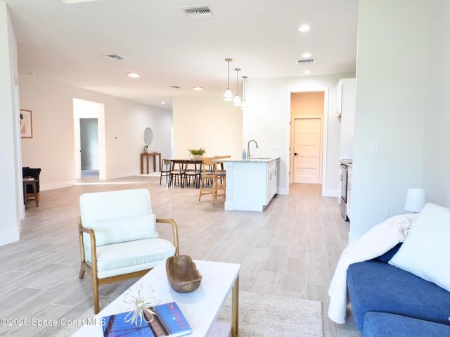 105 Delia Avenue NW, Palm Bay, FL 32907