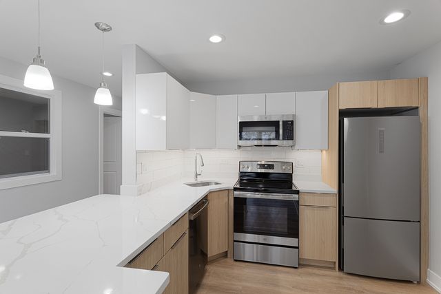7070 N Sheridan Avenue 3S, Chicago, IL 60626