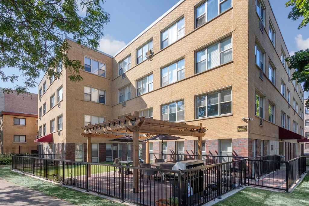 7070 N Sheridan Avenue 3S, Chicago, IL 60626