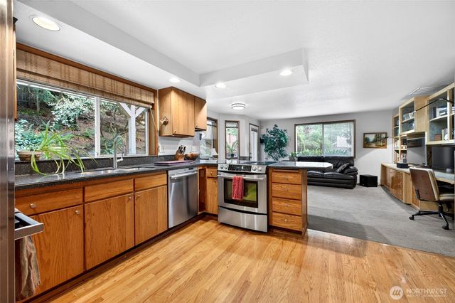 1610 28th Place SE, Puyallup, WA 98374