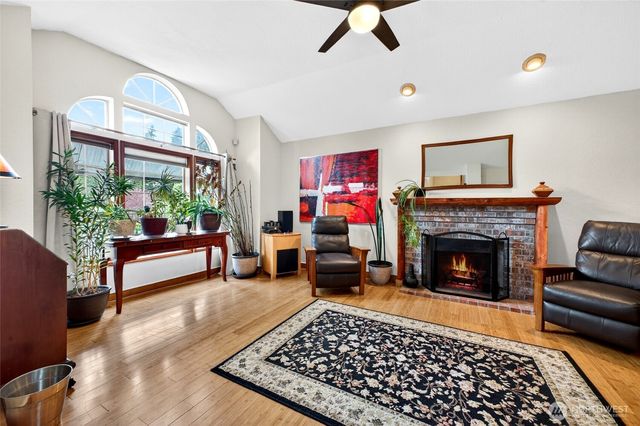 1610 28th Place SE, Puyallup, WA 98374