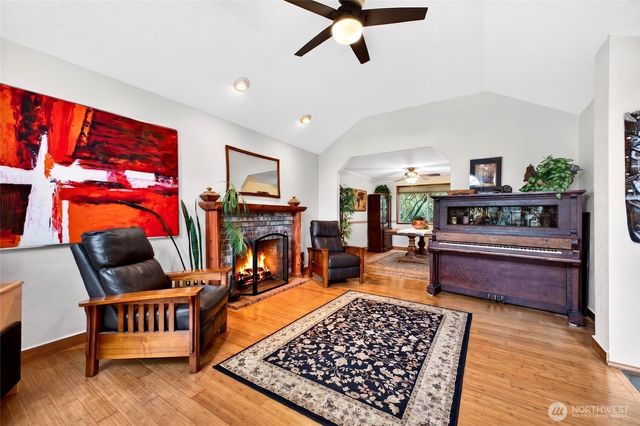 1610 28th Place SE, Puyallup, WA 98374